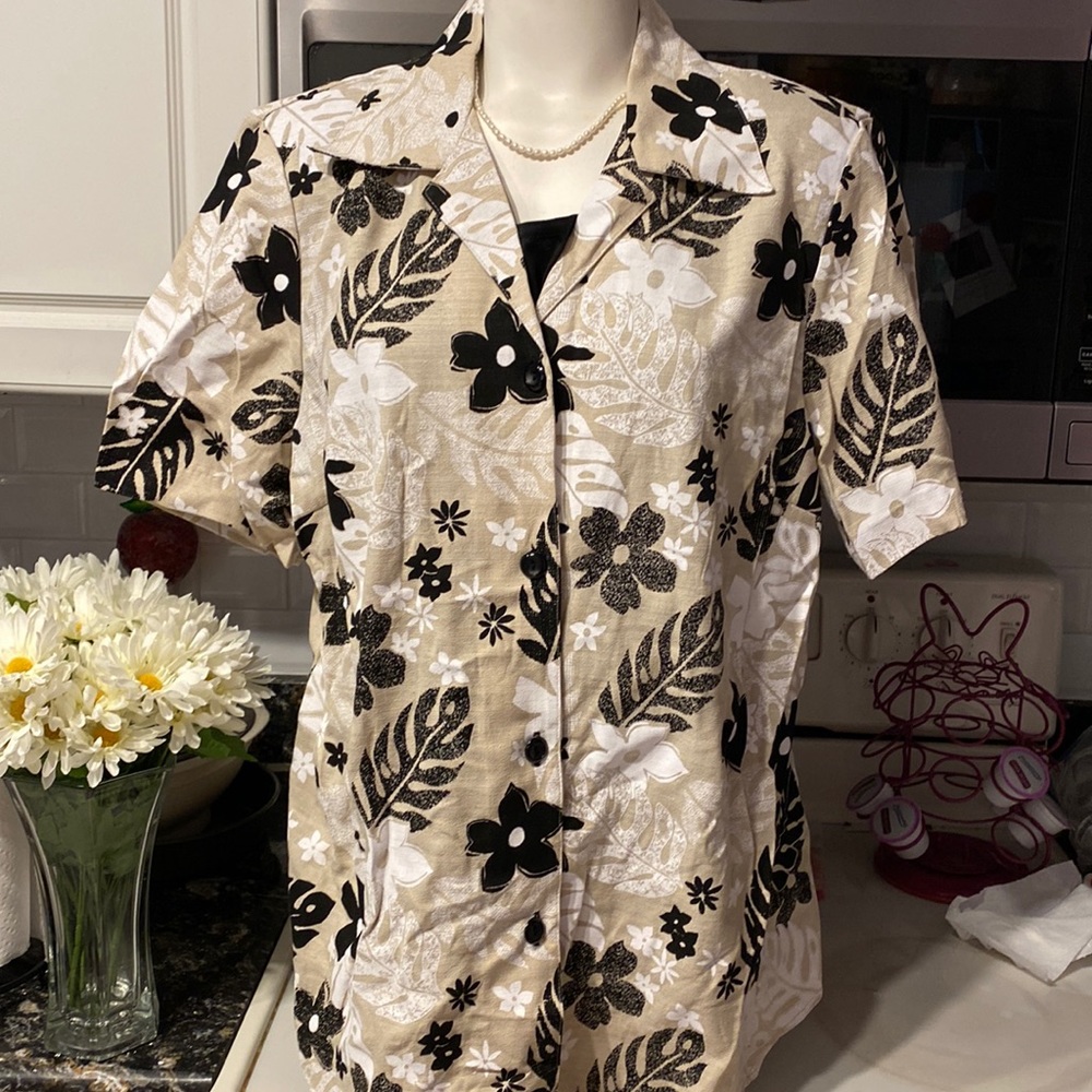 a womens Sara Michelle casual short sleeve button front plus size blouse 2x